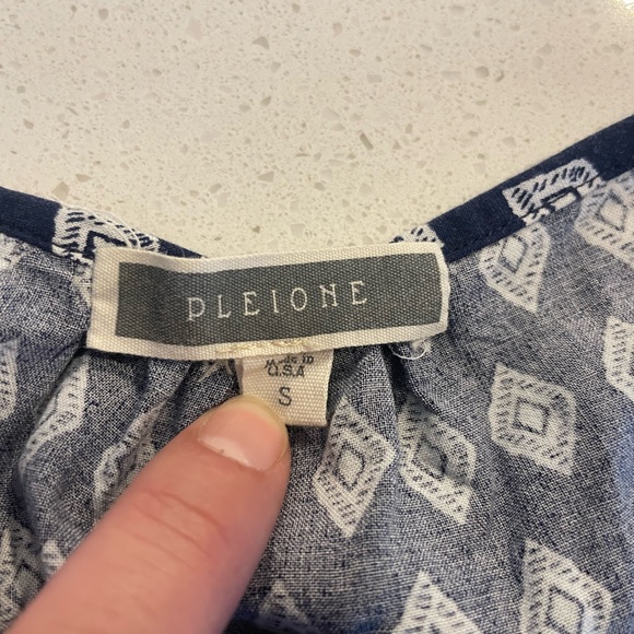 Anthropologie Pleione Navy Blue & White Tie-Front Geometric Blouse EUC - Picture 7 of 7